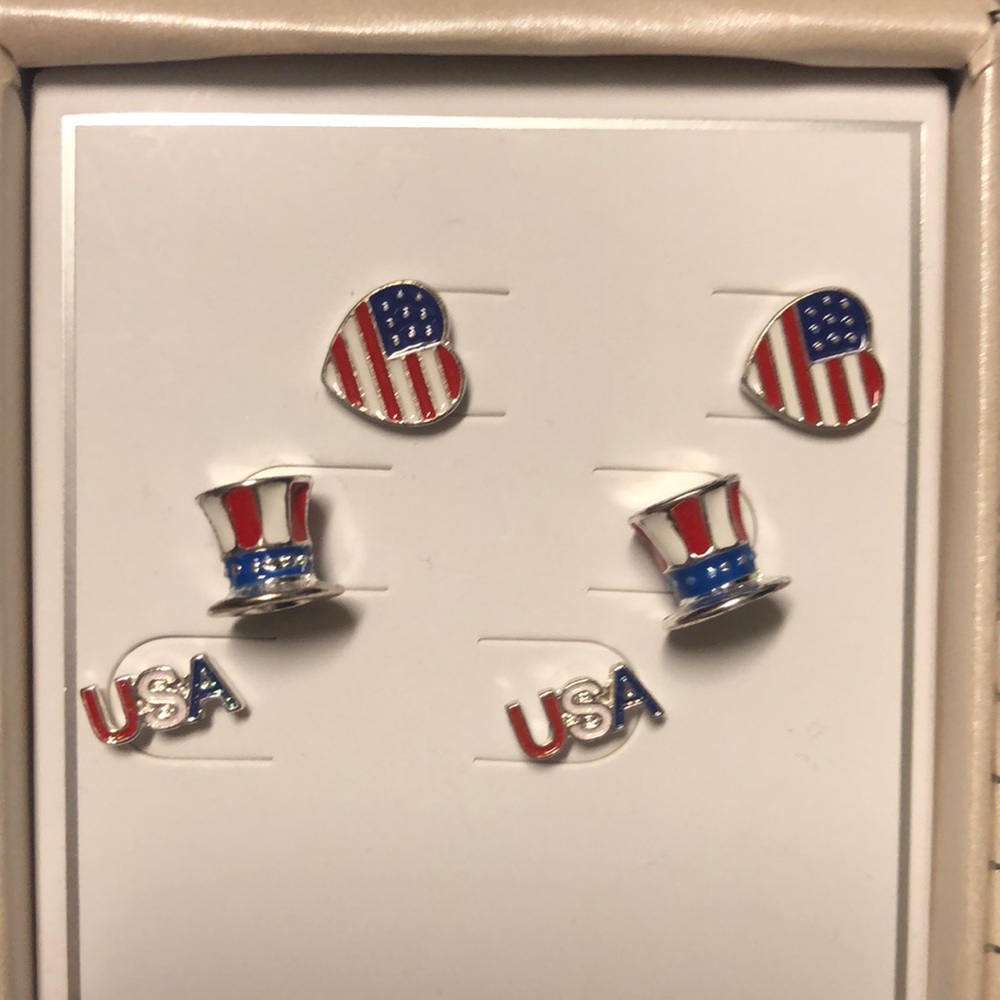 Brand 🆕😍 Dillards earring set